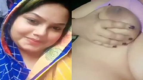 Chubby village aunty showing muskmelon big boobs