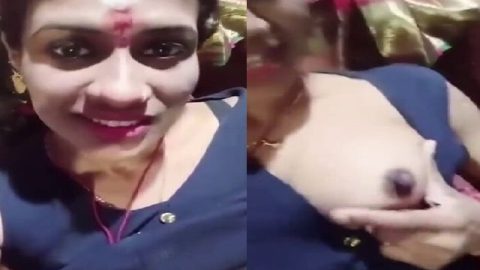 Married Tamil girl shows cute boobs on cam for lover