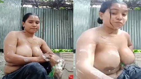 Massive boobs Bengali taking outdoor bath viral MMS