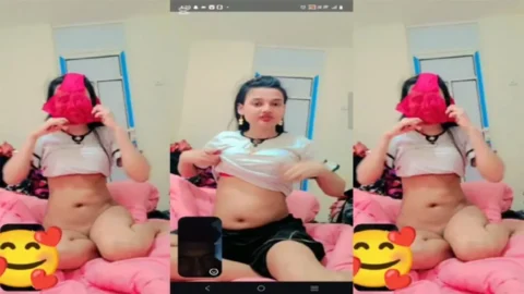 Beautiful Slim Horny Mal Fingering 2